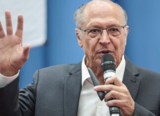 PSB oficializa Alckmin como candidato à reeleição como vice-presidente PSB oficializa Alckmin como candidato à reeleição como vice-presidente