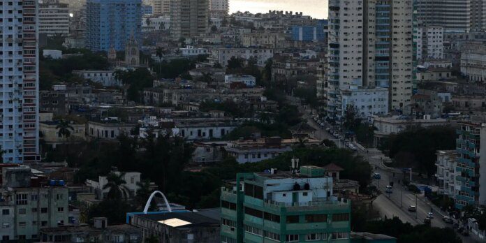 Parte de Havana retoma energia elétrica após novo grande apagão Parte de Havana retoma energia elétrica após novo grande apagão