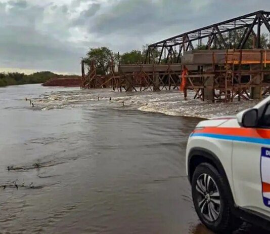 Rio Grande do Sul segue em alerta vermelho para chuvas até quarta (22) Rio Grande do Sul segue em alerta vermelho para chuvas até quarta (22)
