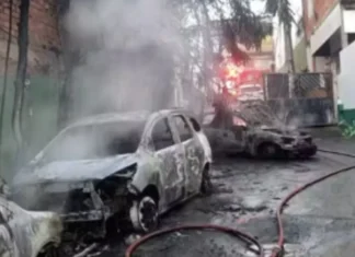 Incêndio Destrói Cinco Carros E Uma Moto Após Queda De Fiação Elétrica No Cabula