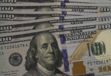 Dólar cai para R$ 5,08, e bolsa recua pela quarta vez consecutiva