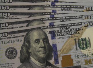 Dólar cai a R$ 5,13, e bolsa recua em dia de ajuste no mercado