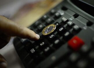 Prévia da inflação oficial fica em 0,06% em julho, diz IBGE