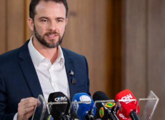 Salário mínimo deverá subir para R$ 1.741 em 2027, diz Durigan