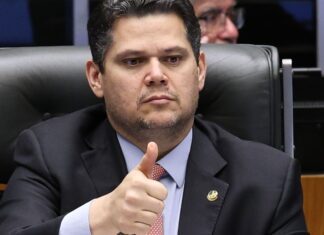 Alcolumbre envia PEC que prevê fim da escala 6×1 para CCJ do Senado Alcolumbre envia PEC que prevê fim da escala 6x1 para CCJ do Senado