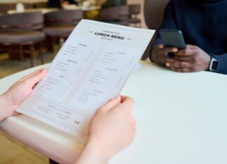 Fim Do Cardápio Só No Celular? Câmara Aprova Proposta Que Obriga Versão Impressa Fim Do Cardápio Só No Celular? Câmara Aprova Proposta Que Obriga Versão Impressa