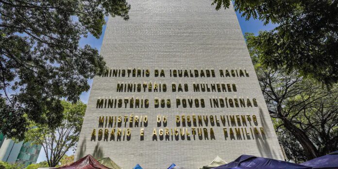 Guia orienta comunicação pública para igualdade de gênero Guia orienta comunicação pública para igualdade de gênero