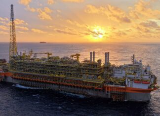 Navio-plataforma da Petrobras atinge produção máxima no pré-sal