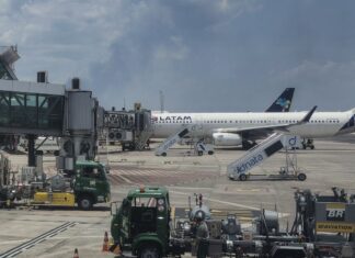 Petrobras reajusta preço médio do querosene de aviação em 13,9%