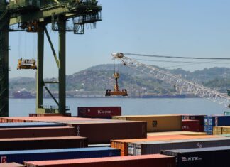 Balança comercial tem superávit de US$ 7,4 bilhões em agosto