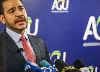 AGU pede que Fachin suspenda decisão que afastou diretor da PF AGU pede que Fachin suspenda decisão que afastou diretor da PF