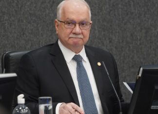 Caso Master: Fachin cobra explicações de Moraes, Mendonça, PGR e PF Caso Master: Fachin cobra explicações de Moraes, Mendonça, PGR e PF