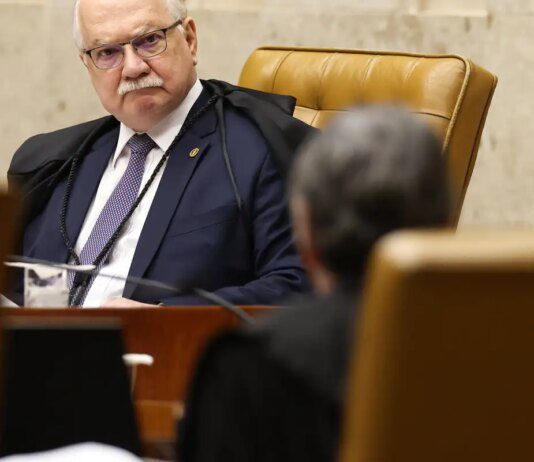 STF cancela reunião para avaliar atuação de Mendonça no caso Master Fachin vira relator de investigação sobre relação de Moraes e Vorcaro