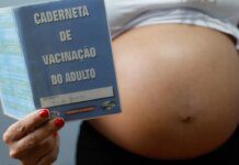 Resistência às vacinas contra gripe e covid coloca gestantes em risco