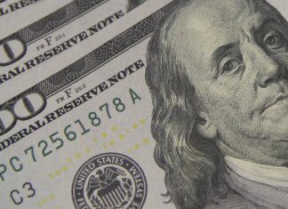 Dólar cai a R$ 5,08 e atinge menor valor em um mês