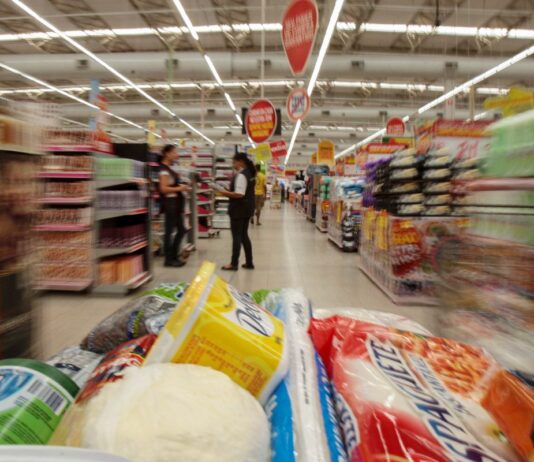 Bolsa Família é reajustado em 15%; medida vale a partir de outubro