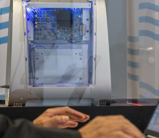 Novo computador quântico educacional passa a ser usado no Senai