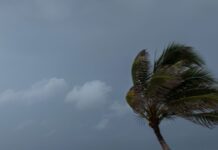 Mês de outubro começa com formação de novo ciclone extratropical Mês de outubro começa com formação de novo ciclone extratropical